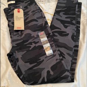 Levi’s High Rise Skinny ankle